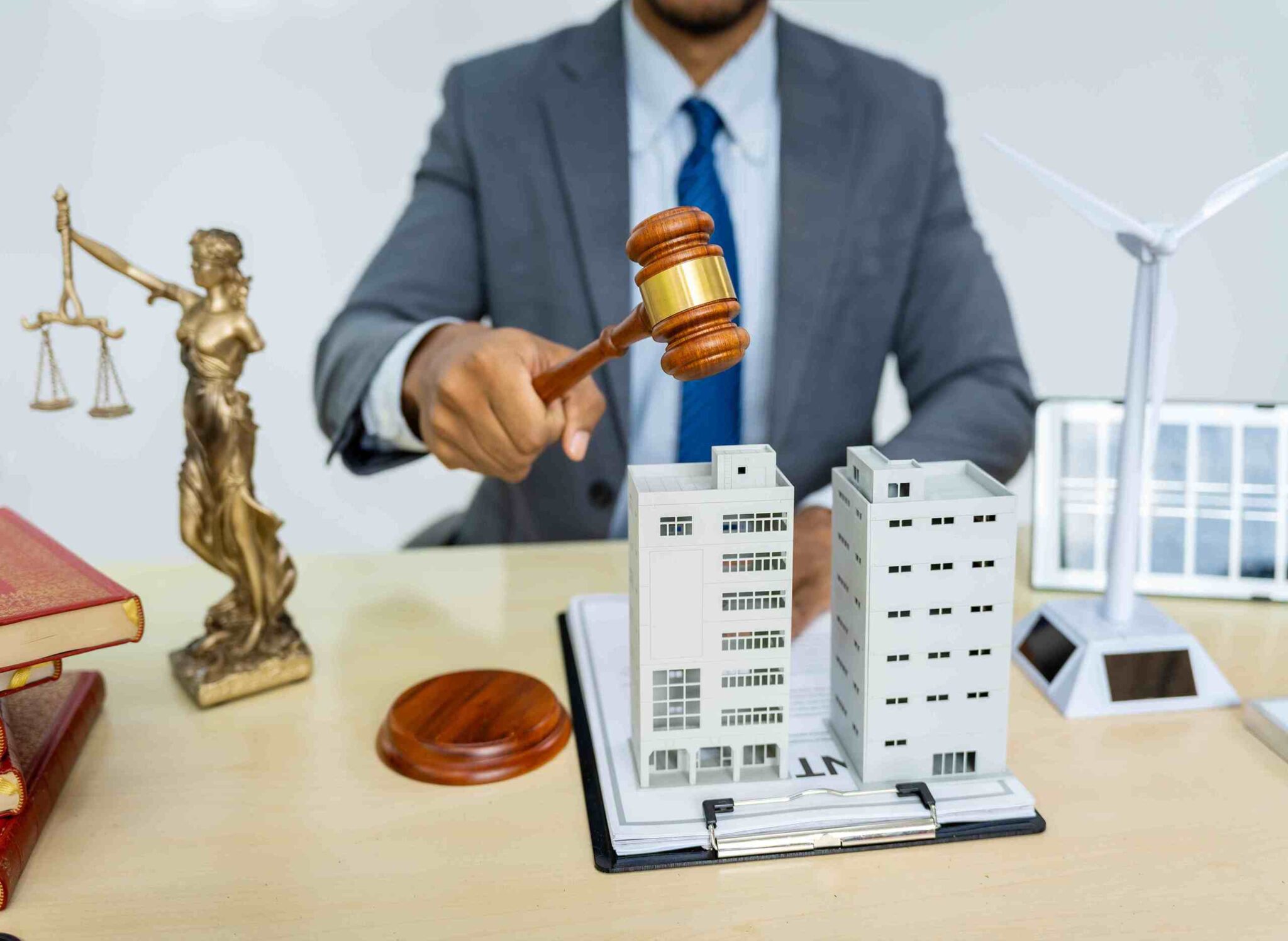 How Real Estate Lawyers in Dubai Handle Boundary and Ownership Disputes